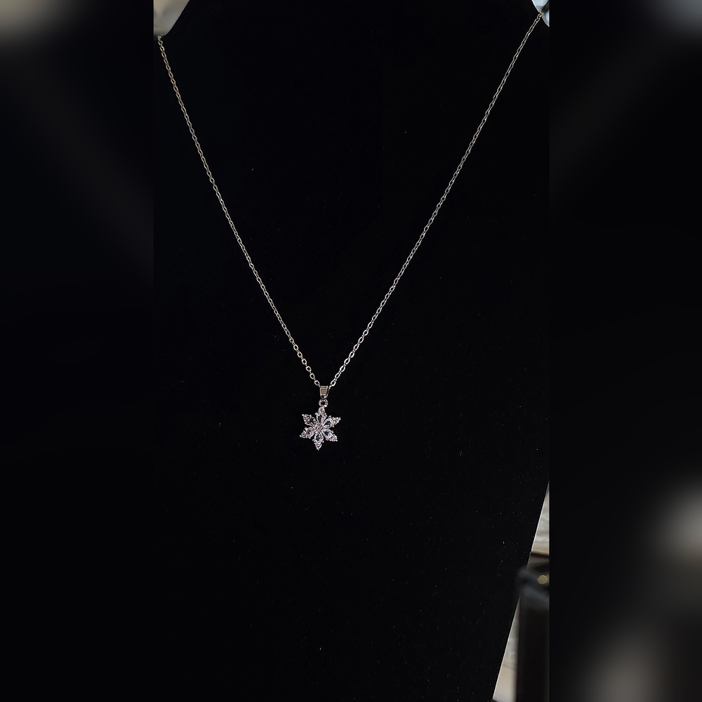 Elegant Silver Snowflake Pendant Necklace